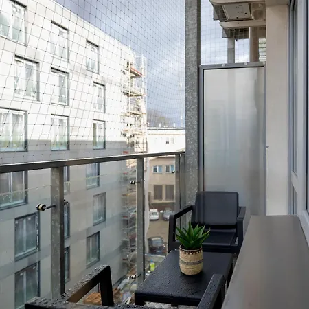 Turquoise With Balcony & Air Conditioning By Renters Krakau