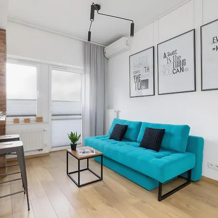 Turquoise With Balcony & Air Conditioning By Renters Krakau