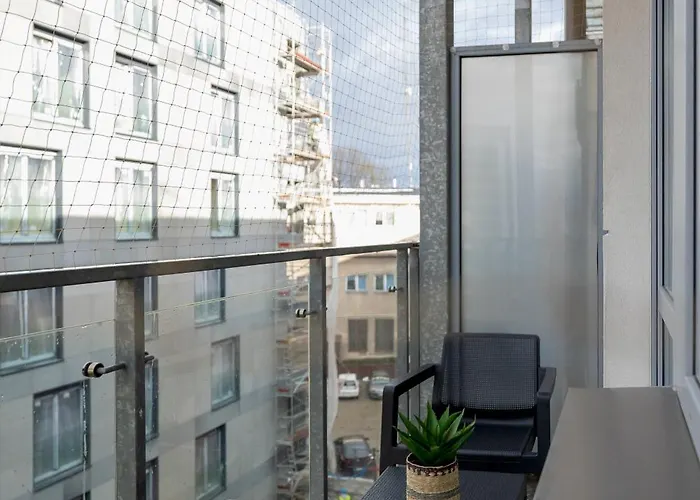 Turquoise With Balcony & Air Conditioning By Renters كراكوفيا