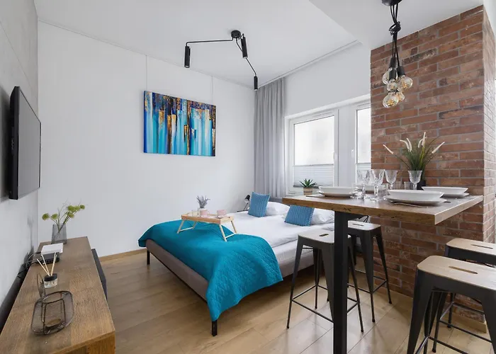 Turquoise With Balcony & Air Conditioning By Renters * كراكوفيا