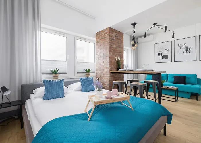 Turquoise With Balcony & Air Conditioning By Renters شقة كراكوفيا