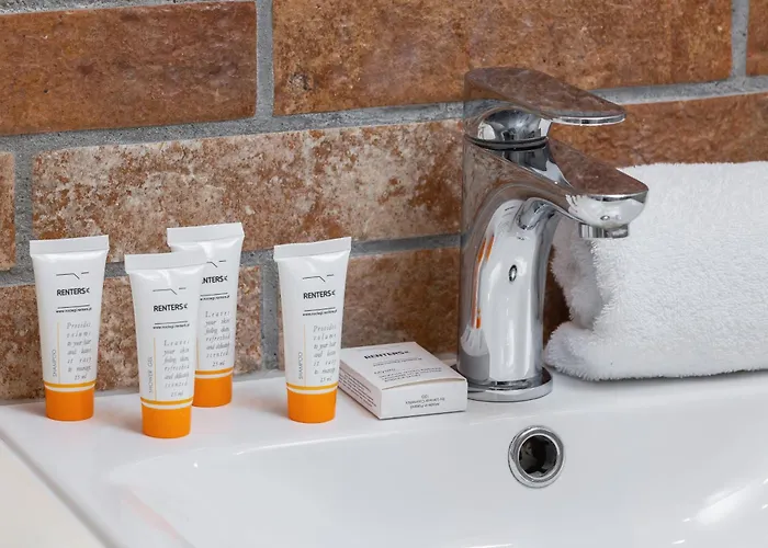 Turquoise With Balcony & Air Conditioning By Renters * كراكوفيا