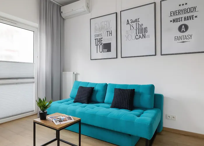 Turquoise With Balcony & Air Conditioning By Renters شقة كراكوفيا