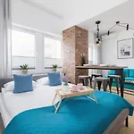 Turquoise With Balcony & Air Conditioning By Renters Kraków