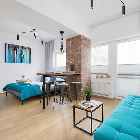 Turquoise With Balcony & Air Conditioning By Renters