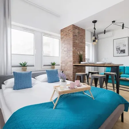 Turquoise With Balcony & Air Conditioning By Renters Kraków